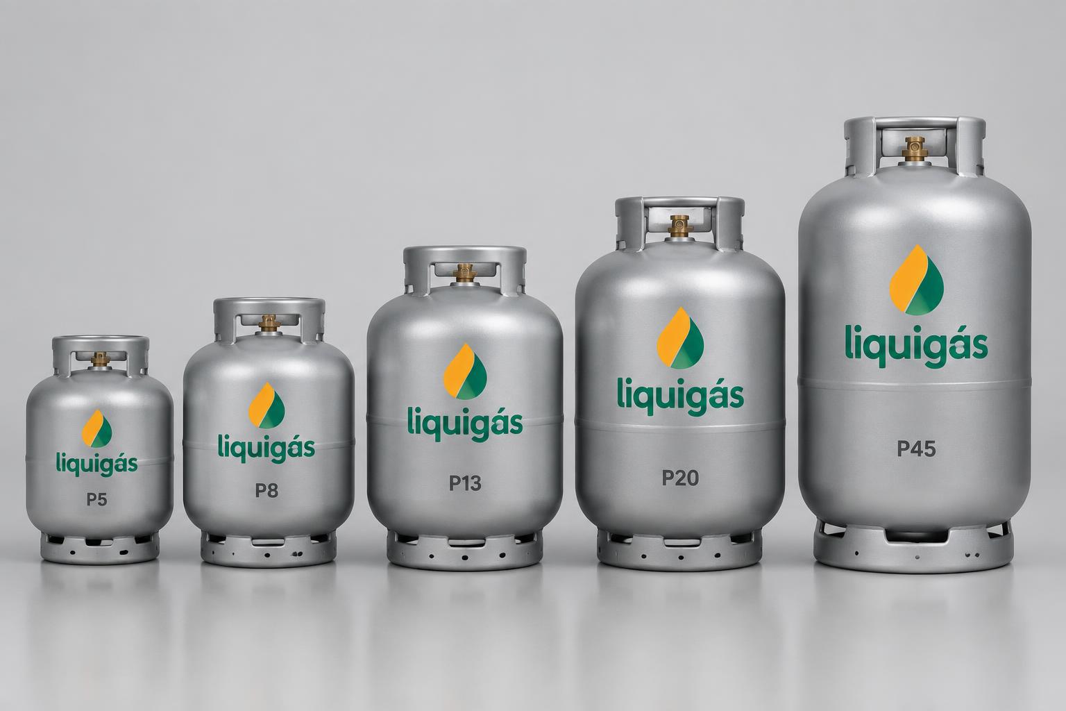 Botijões de gás Liquigás de vários tamanhos lado a lado